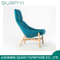 Butaca de asiento trasero de madera maciza de moda en sala de estar